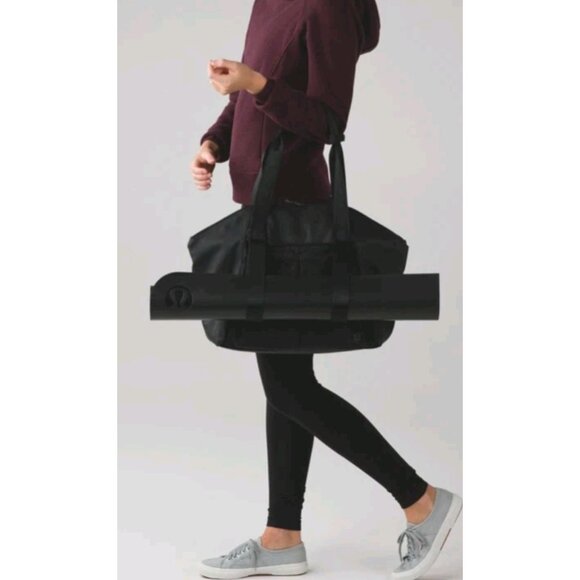 Lululemon Athletica Free to Be Sports Bag Duffle Luggage Gym Tote Black Yoga - Picture 1 of 16